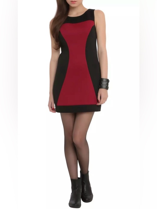 Her Universe Dresses & Skirts - Hot Topic Marvel by Her Universe Black Widow Sleeveless Shift Dress